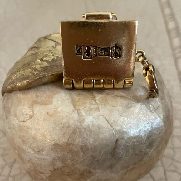 L00k B00k ChArM. RaRe, DIFfIcUlT T0 FiNd!🧡♥️💚 - Picture 6 of 11